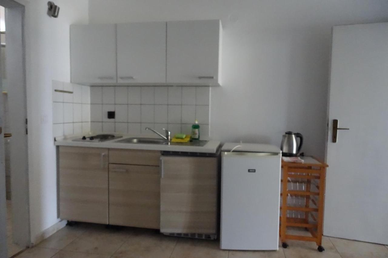 Ermioni Apartments Vrasná Eksteriør bilde