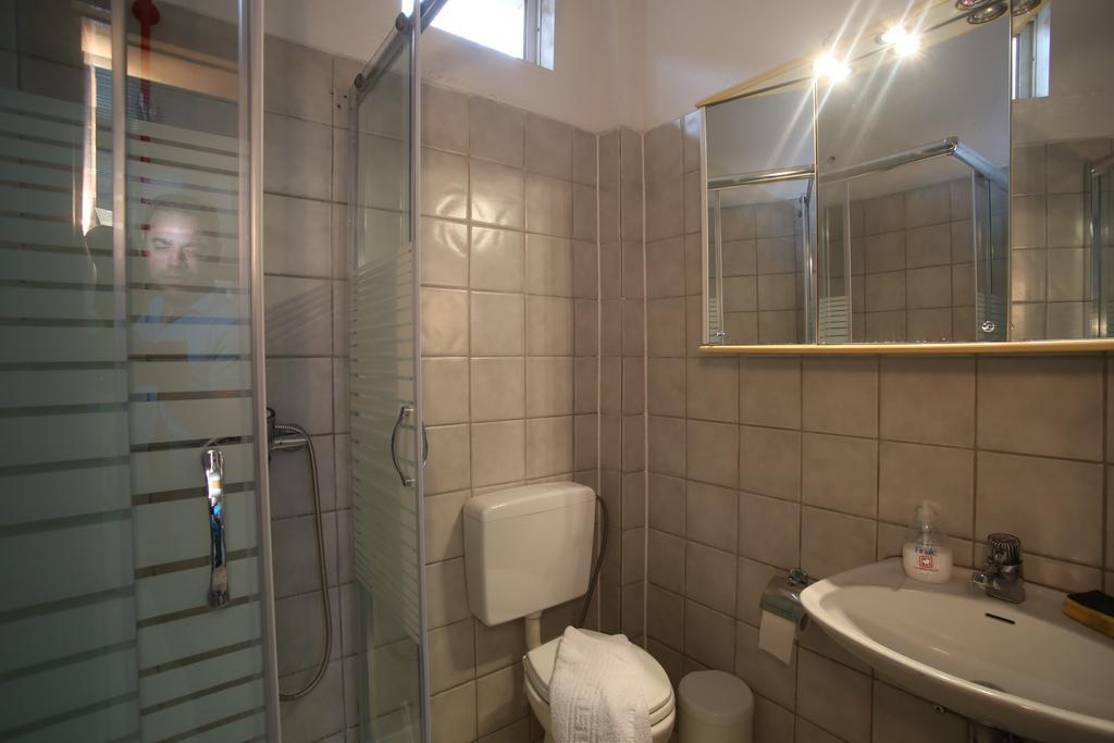 Ermioni Apartments Vrasná Eksteriør bilde